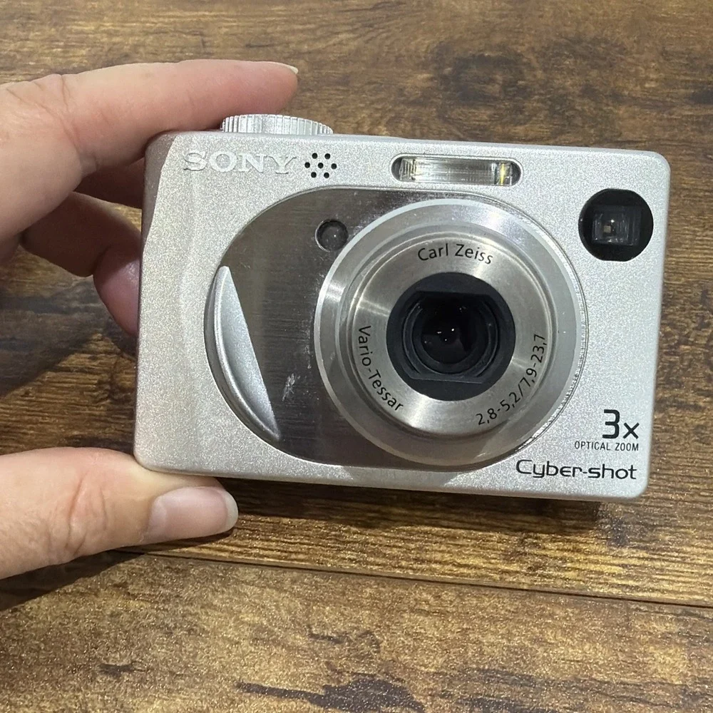 Sony Cyber-Shot DSC-W1 5.1MP 3x Zoom Carl Zeiss Silver Digital Camera Parts Only